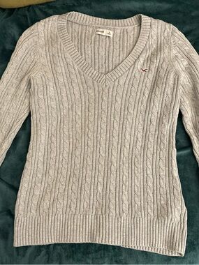 Hollister Women's Cable Knit V-Neck Sweater - Light Gray